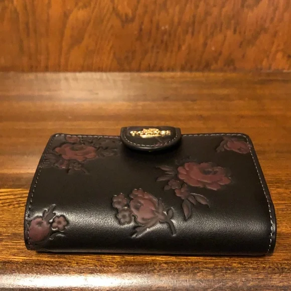 NWT-Coach-Medium Corner Zip Wallet-Floral Print/Roses🌹Black & Wine-$218 - Picture 5 of 11